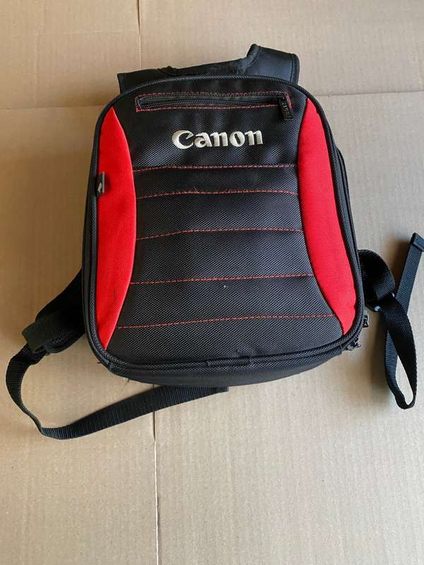 CANON CAMERA BAG IN GOOD  CONDITION